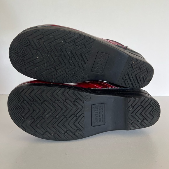 Sanita Women's Professional Ariana Mule Clog in Red Marbled Patent, size 41 - Picture 9 of 12